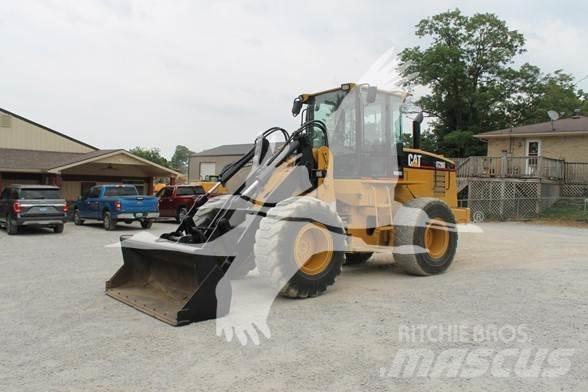 CAT IT28G Incarcator pe pneuri