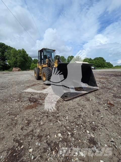 CAT IT28G Incarcator pe pneuri