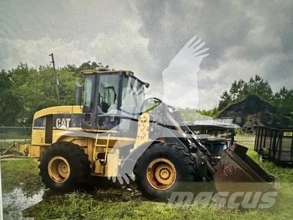 CAT IT28G Incarcator pe pneuri