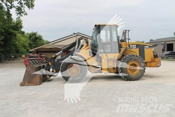 CAT IT62G Incarcator pe pneuri