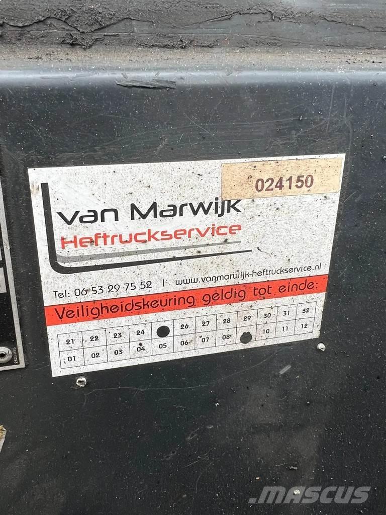 Linde E30-01 Stivuitor electric