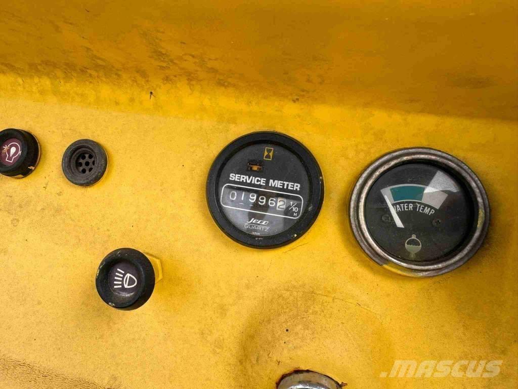 Komatsu D 21 P-5 Buldozere pe senile
