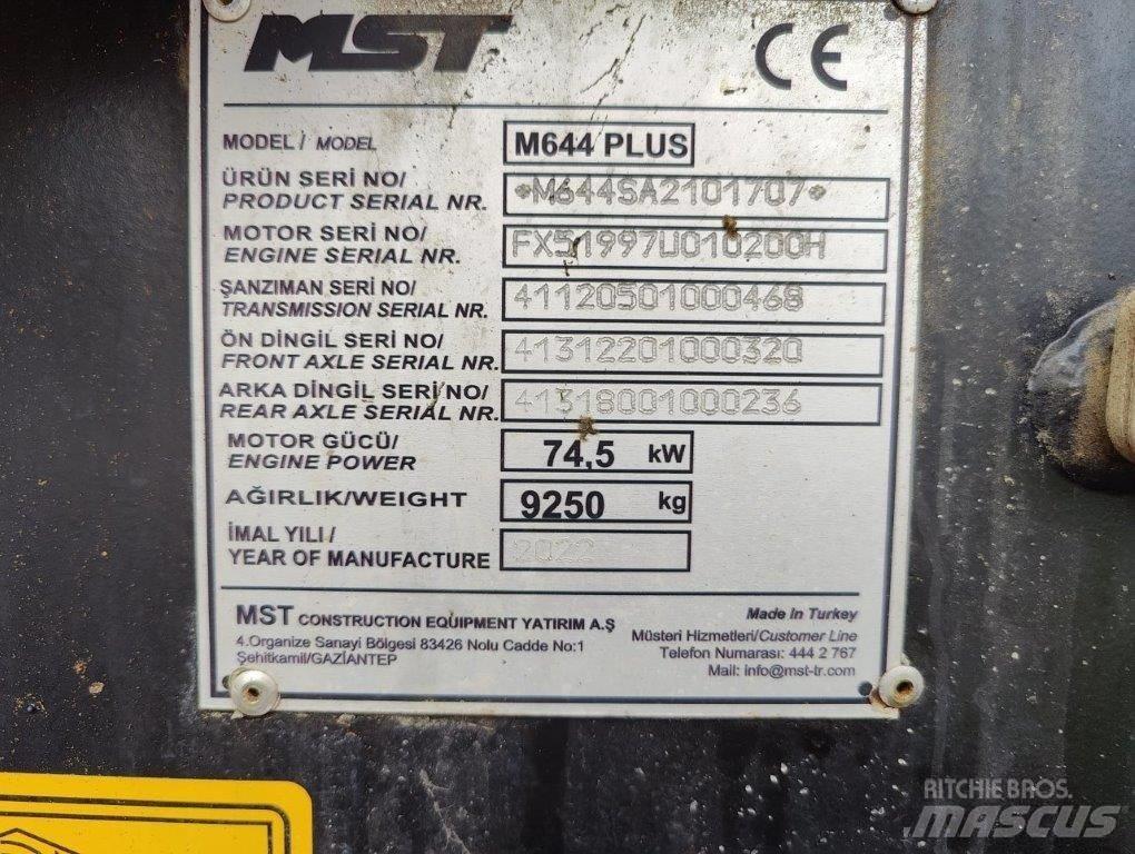 MST M644PLUS Buldoexcavatoare