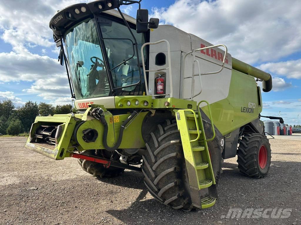 CLAAS Lexion 670 Combine de secerat