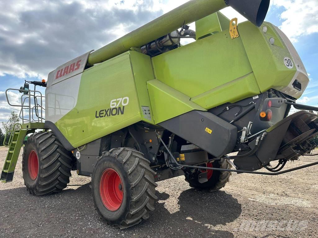 CLAAS Lexion 670 Combine de secerat