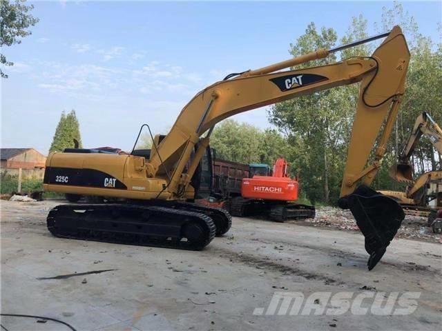 CAT 325 Excavatoare pe șenile
