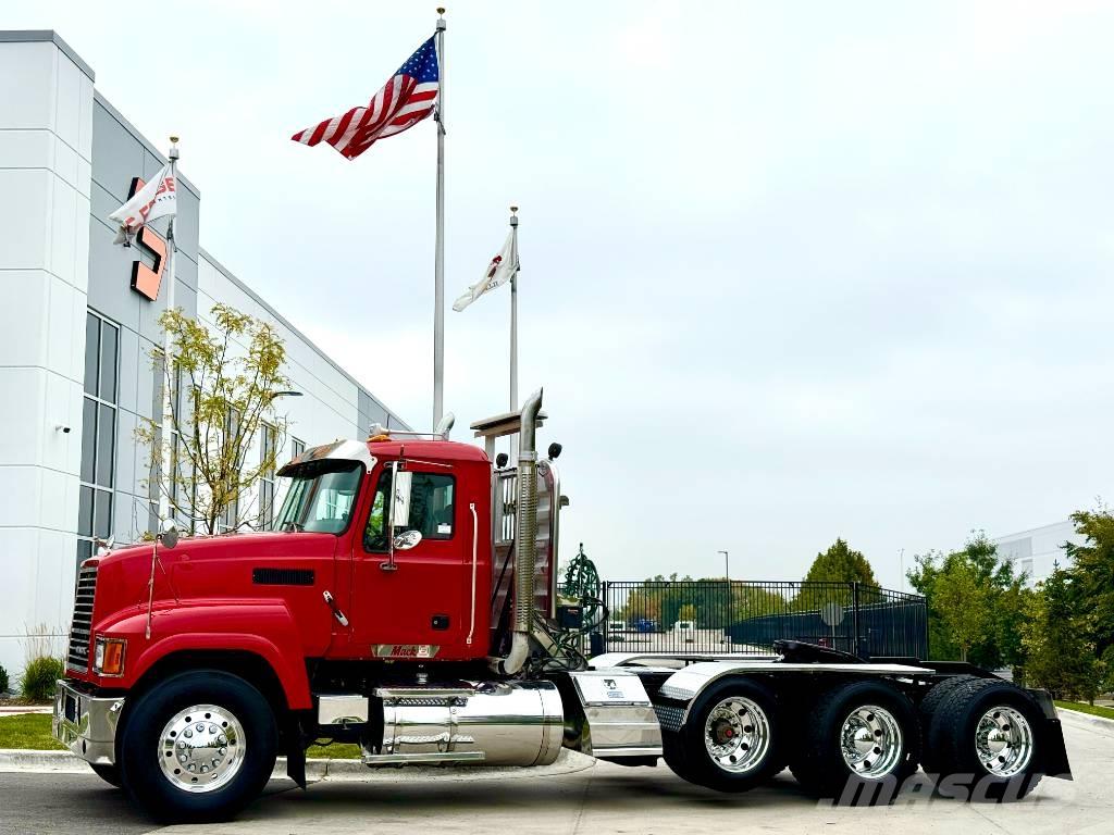 Mack CHU 613 Autotractoare