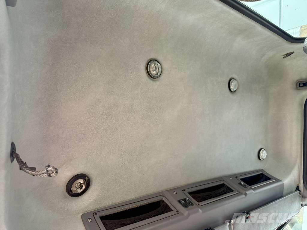 Mack CHU 613 Autotractoare