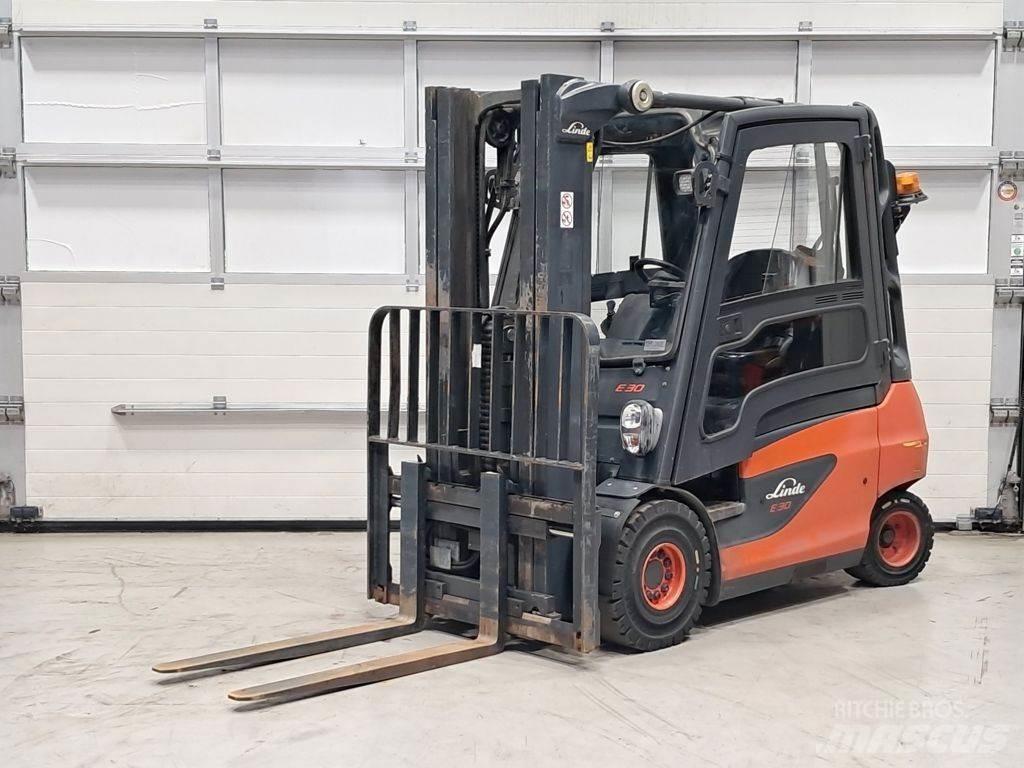 Linde E30-01 Stivuitor electric