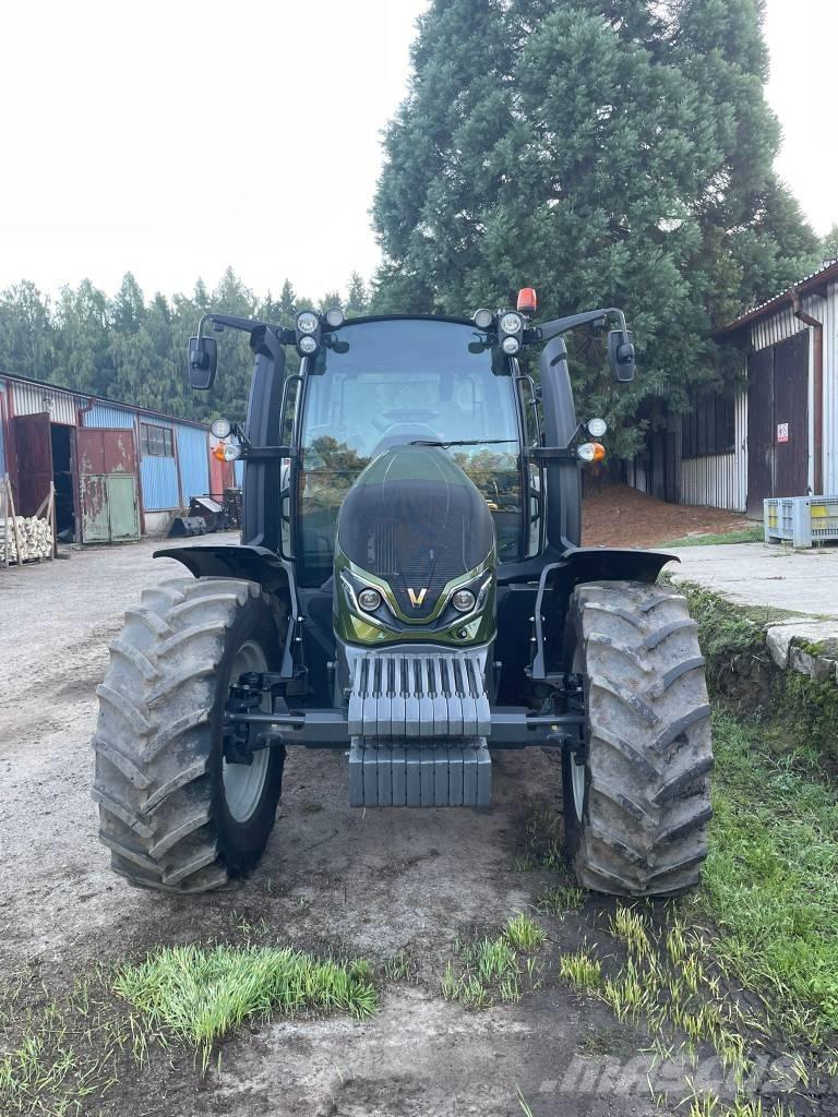 Valtra G 135 Tractoare