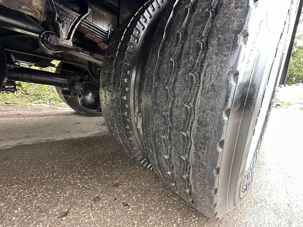 International 4300 Platforme aeriene montate pe camion