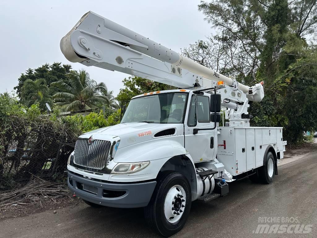 International 4300 Platforme aeriene montate pe camion