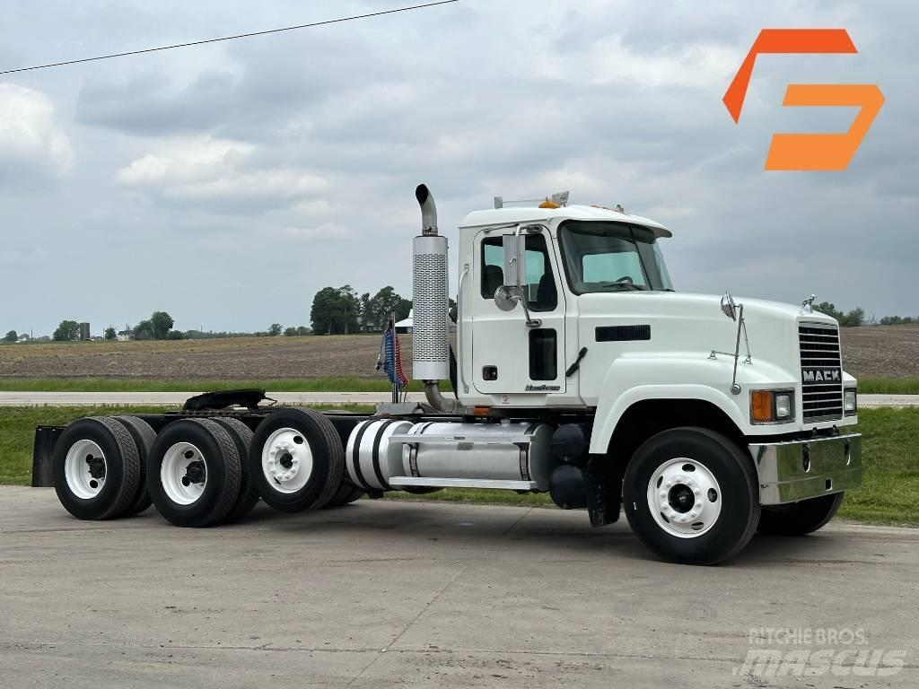 Mack CHN 613 Autotractoare