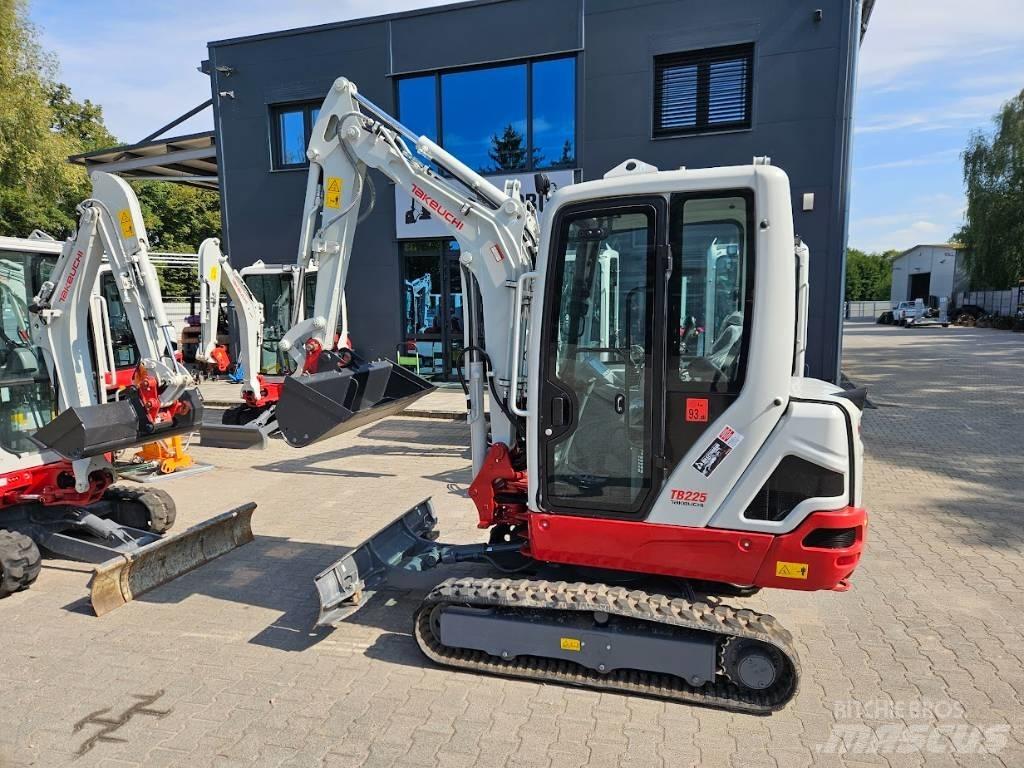 Takeuchi TB225 V0 Mini excavatoare < 7t
