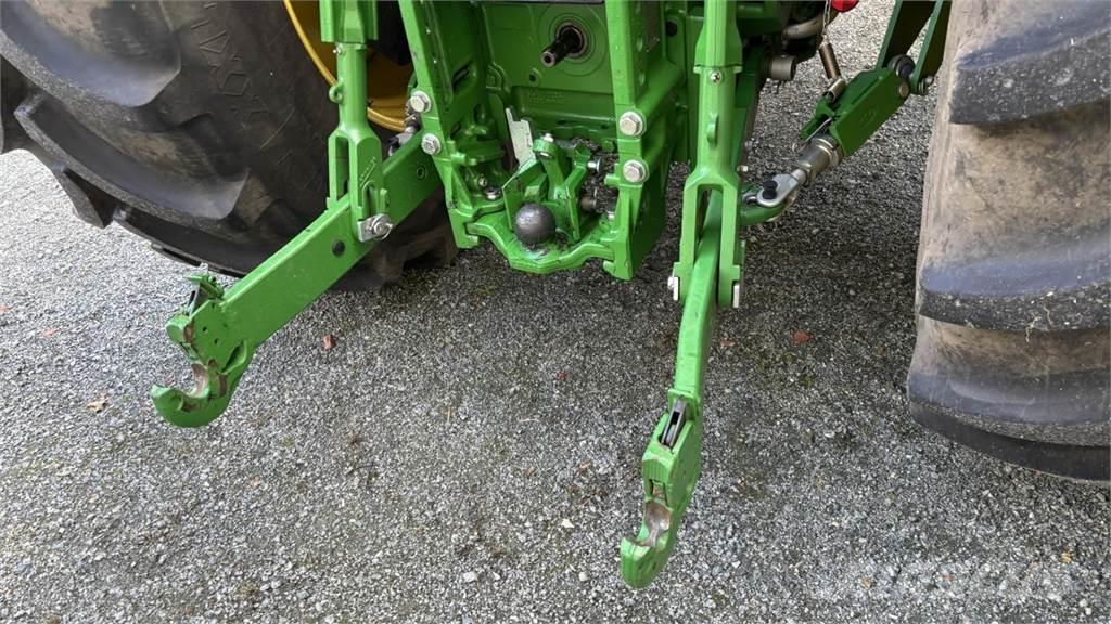 John Deere 6R215 Tractoare