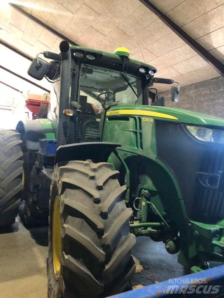 John Deere 7230 R Tractoare