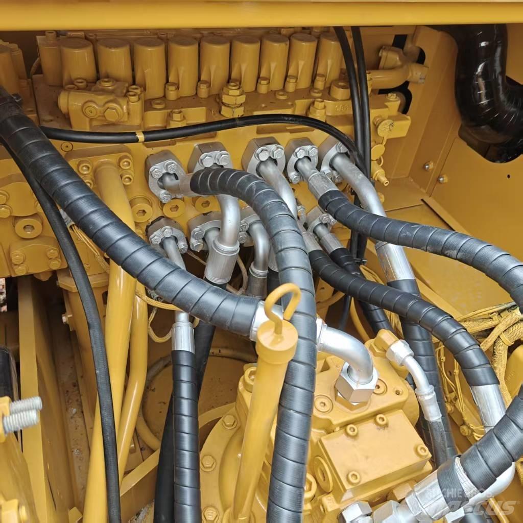 CAT 320 Excavatoare pe șenile
