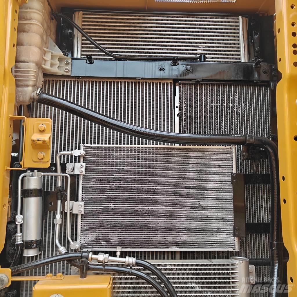 CAT 320 Excavatoare pe șenile
