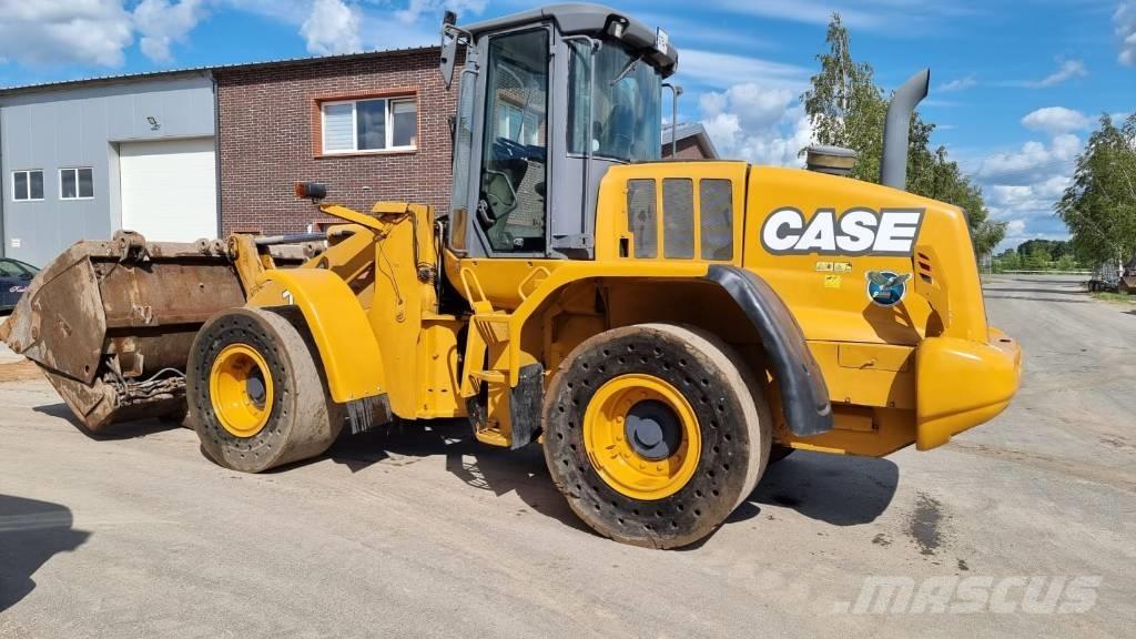CASE 721 F Incarcator pe pneuri