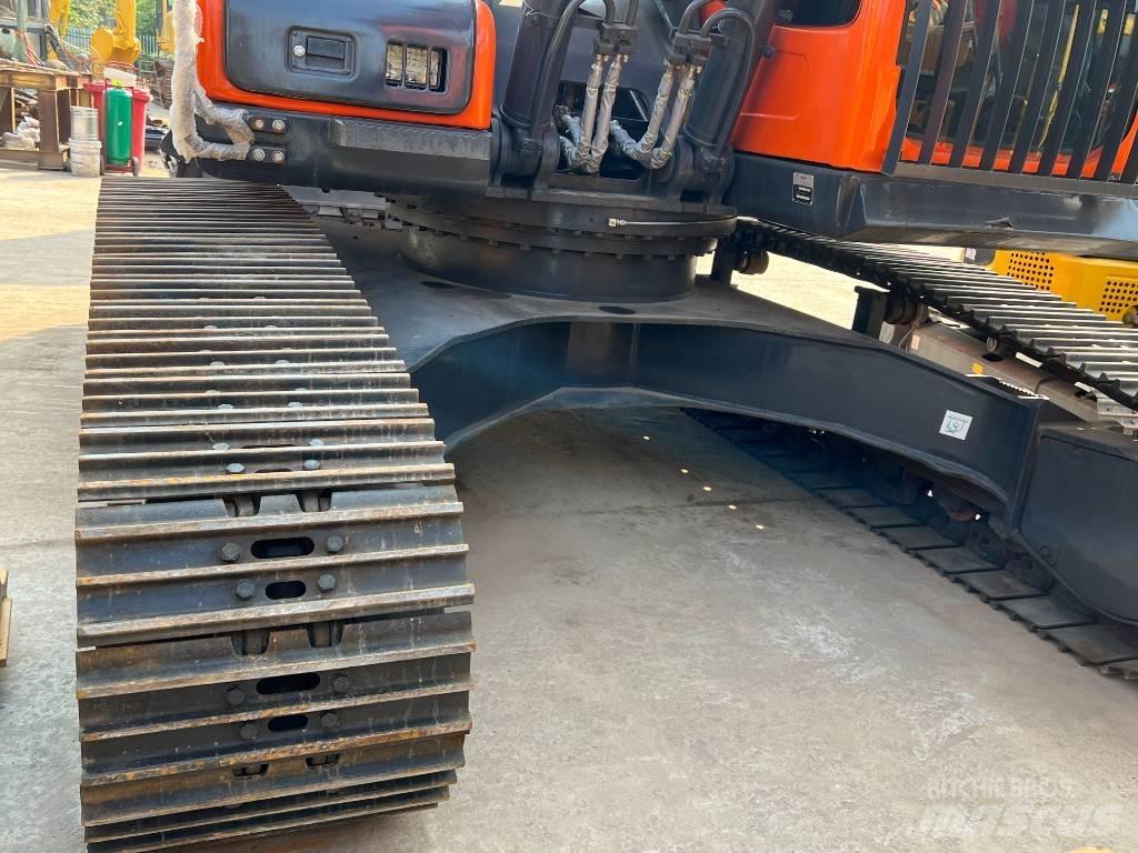 Doosan DX300 Excavatoare cu roti