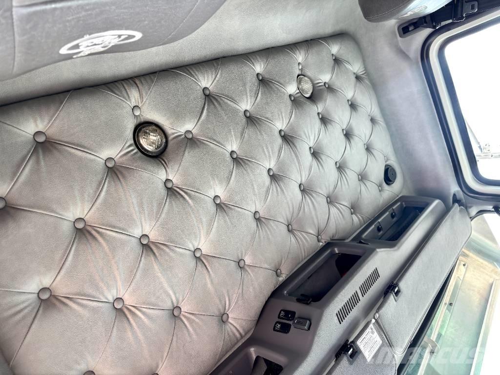 Mack GU713 Autotractoare