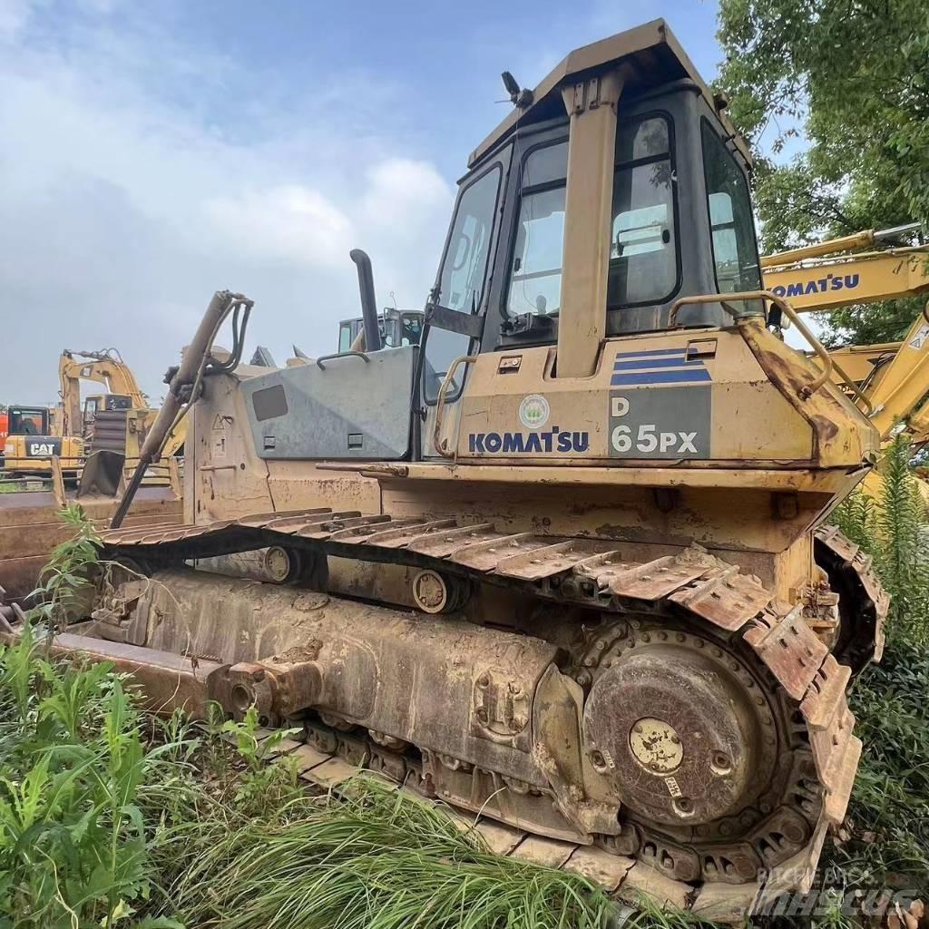 Komatsu D 65 P-12 Buldozere pe senile