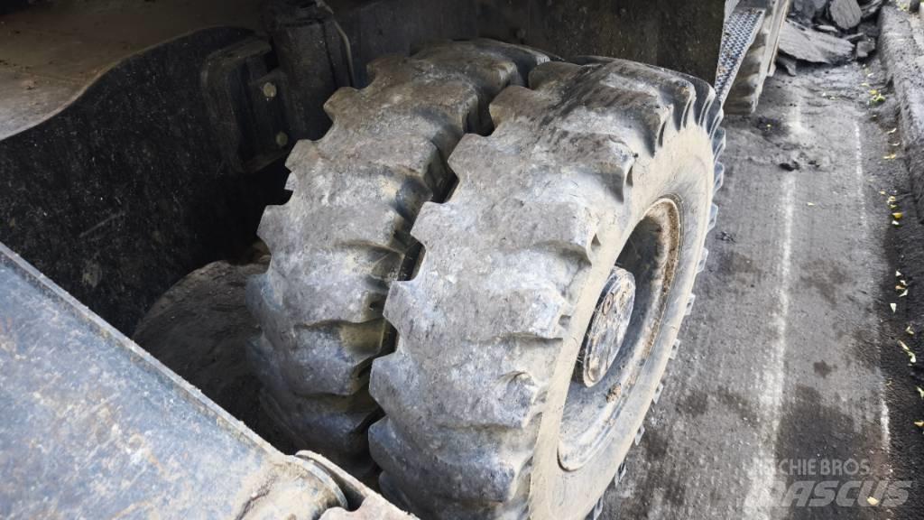 CAT 313 D Excavatoare cu roti