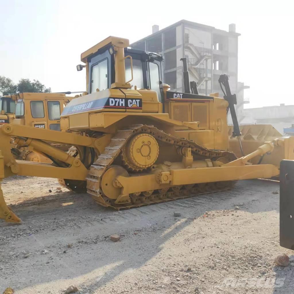 CAT D7H Buldozere pe senile