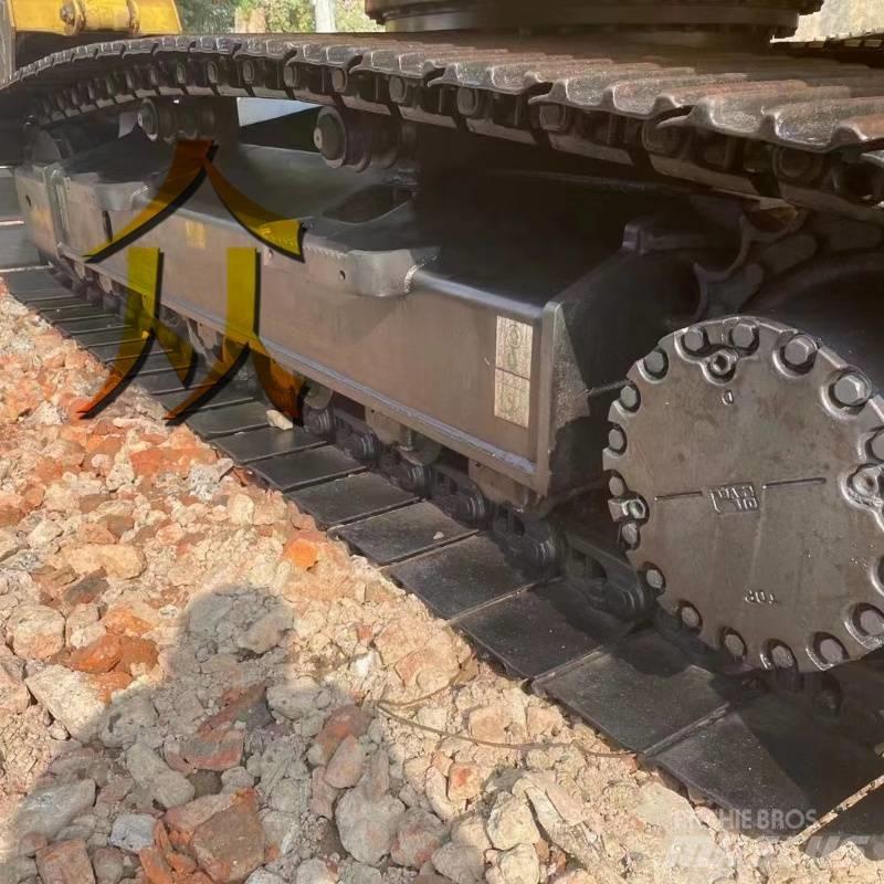 Komatsu PC 200 Excavatoare pe șenile
