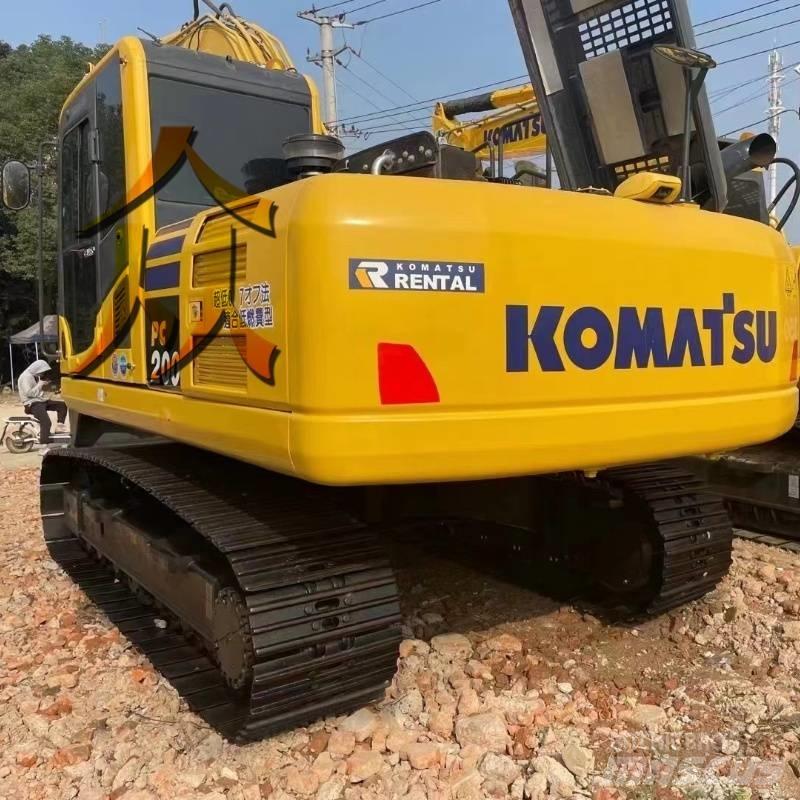 Komatsu PC 200 Excavatoare pe șenile
