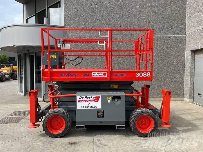 SkyJack SJ6832RT Platforme foarfeca