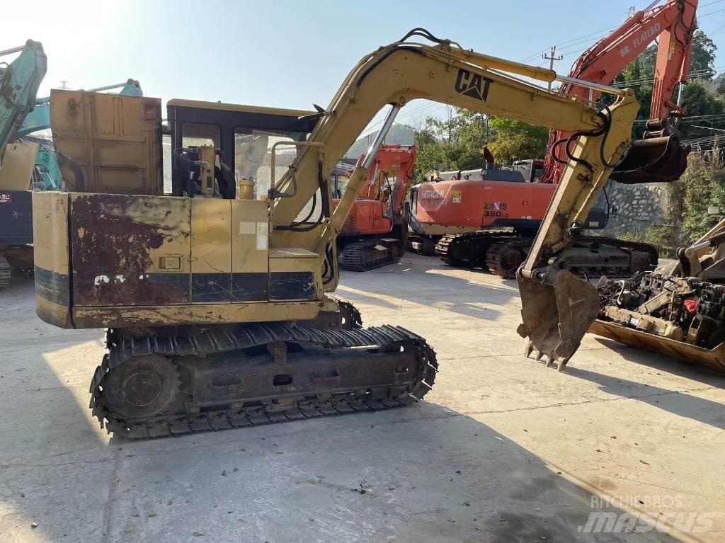 CAT E 70 B Excavatoare pe șenile
