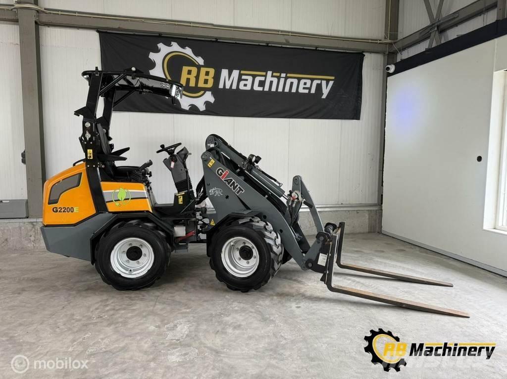 GiANT G2200E Incarcator pe pneuri