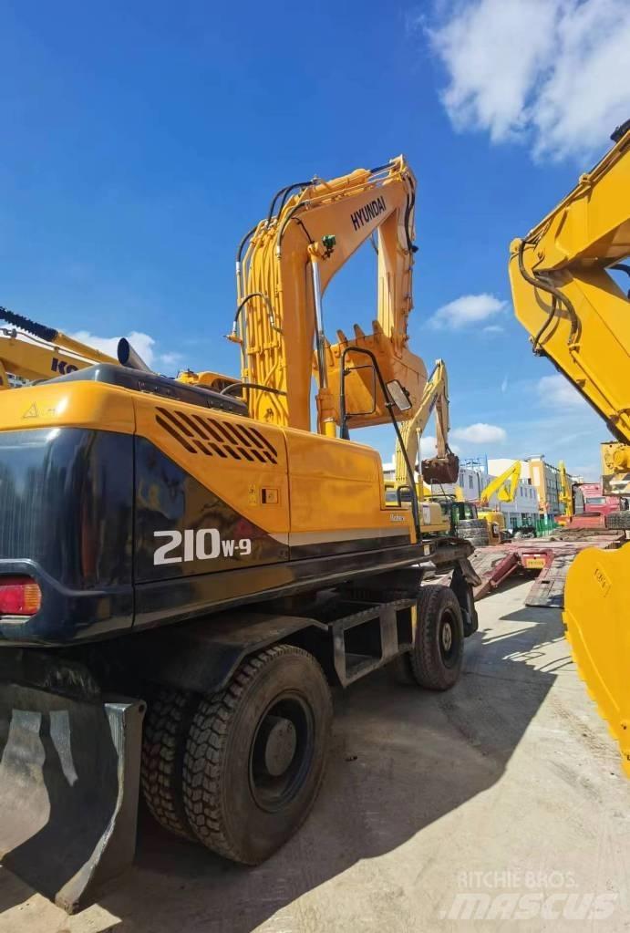 Hyundai R210W-9 Excavatoare cu roti