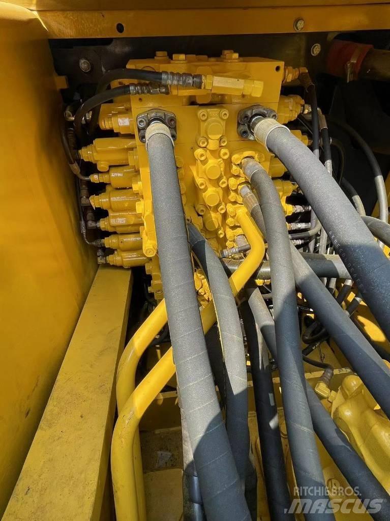 Komatsu PC 200-7 Excavatoare pe șenile

