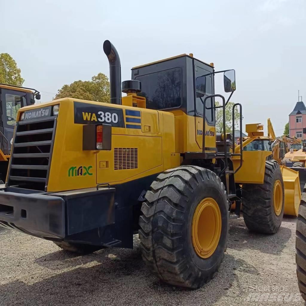 Komatsu WA 380 Incarcator pe pneuri