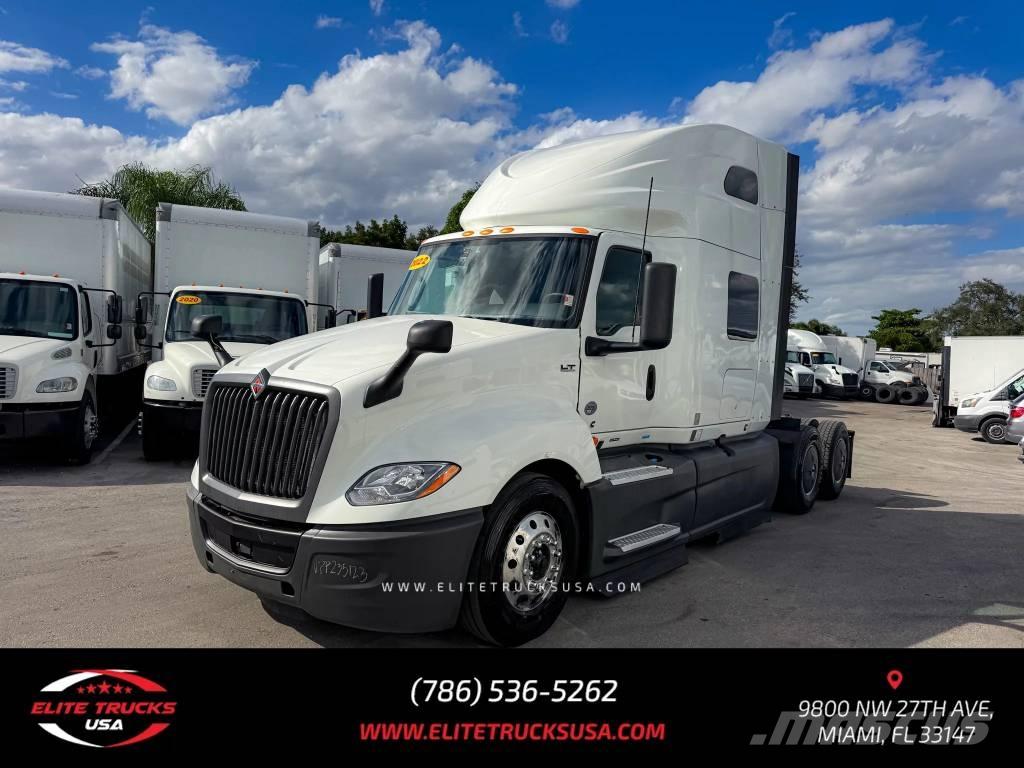 International LT Autotractoare