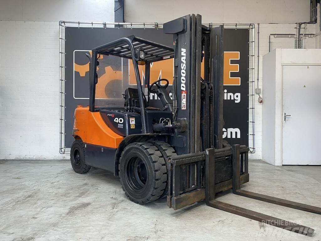 Doosan D40SC-5 Stivuitor diesel