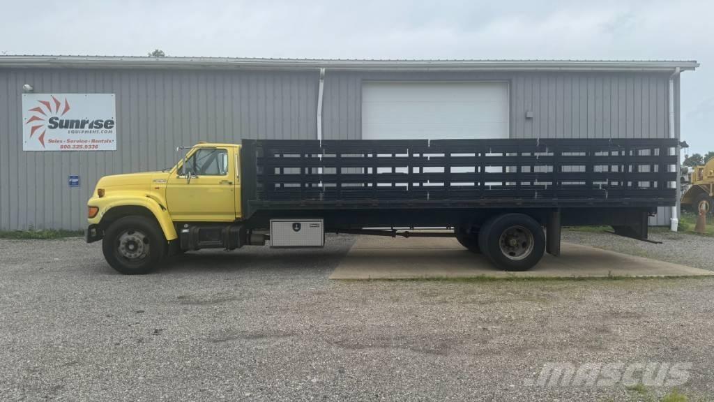Ford F 700 Camioane platforma/prelata