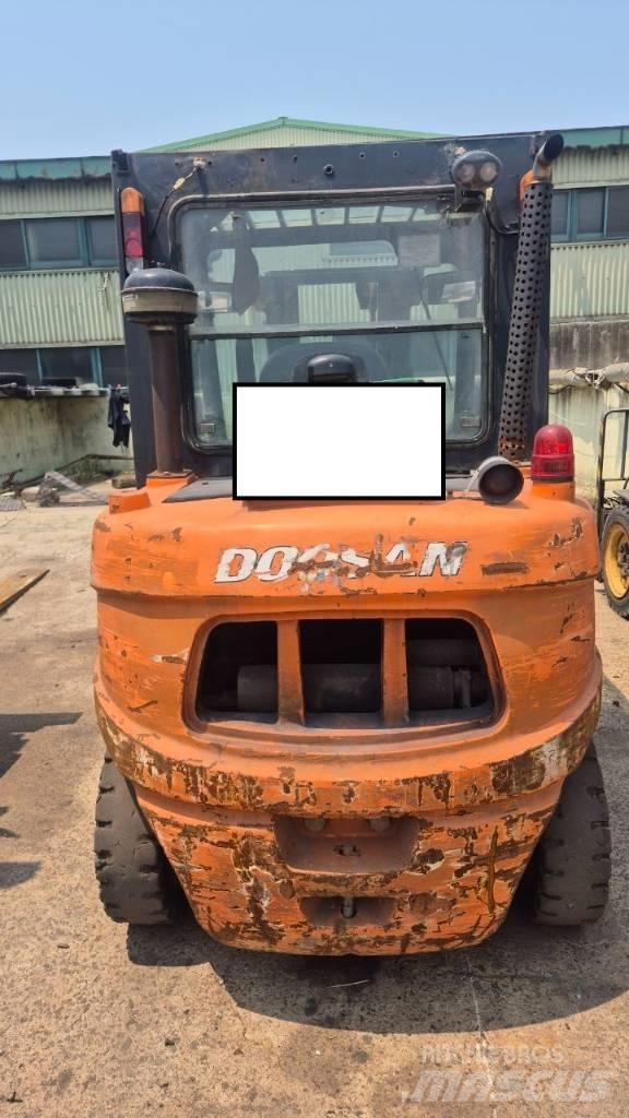 Doosan D 35 C-5 Stivuitor electric