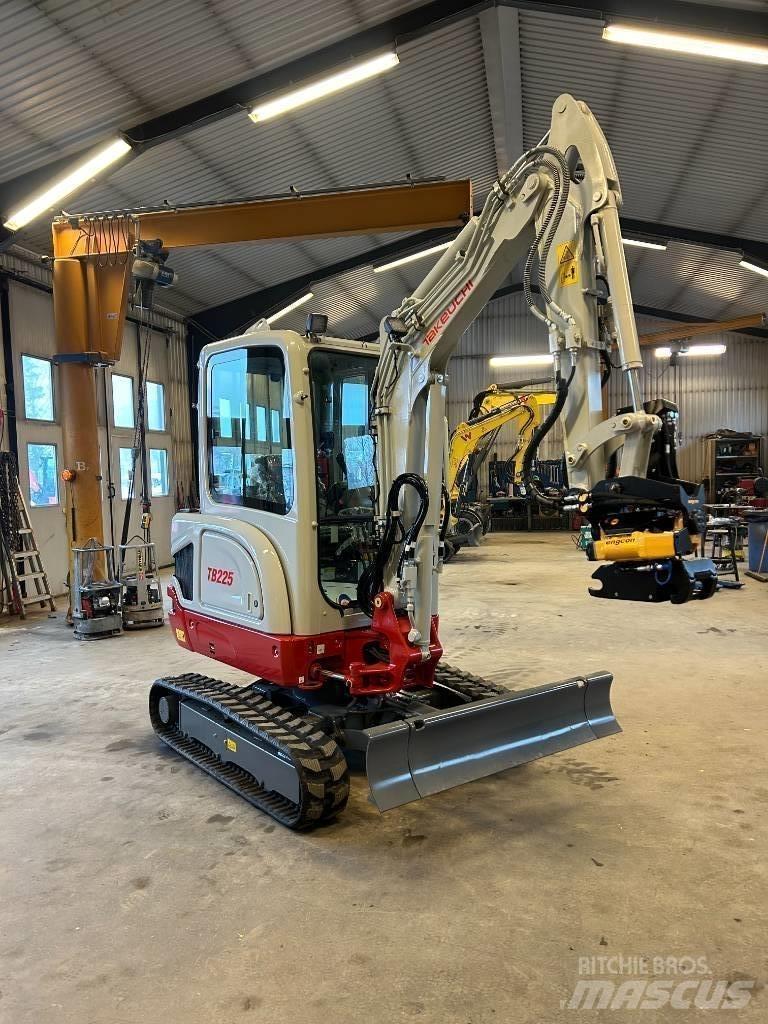 Takeuchi TB225 Mini excavatoare < 7t