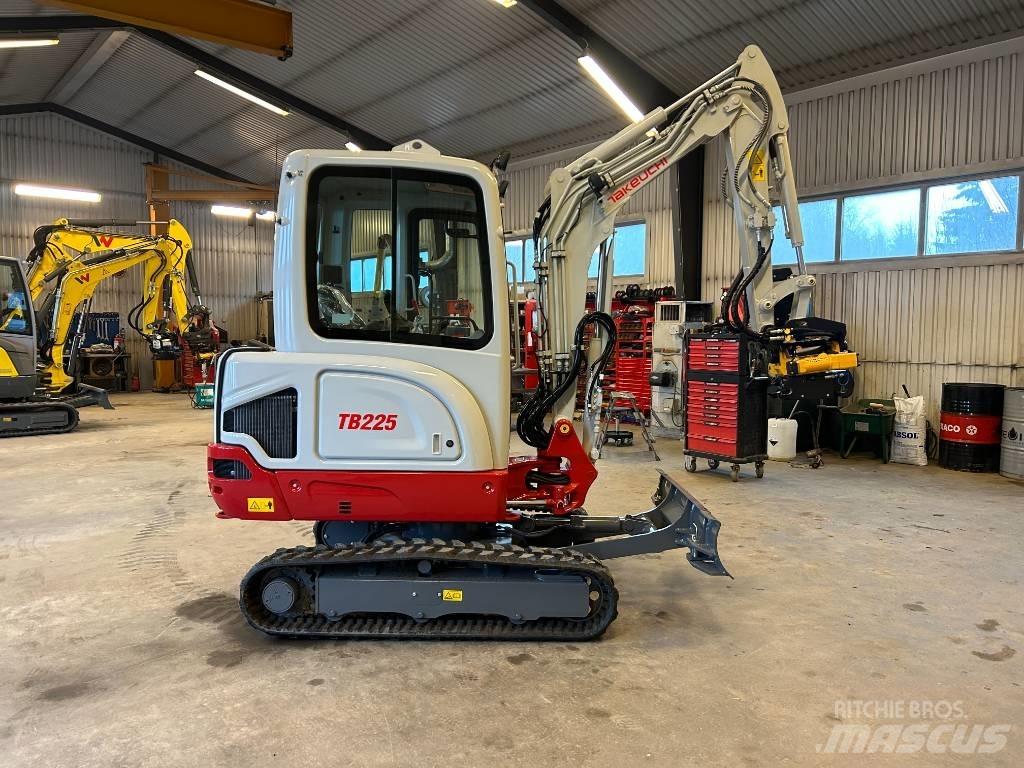 Takeuchi TB225 Mini excavatoare < 7t