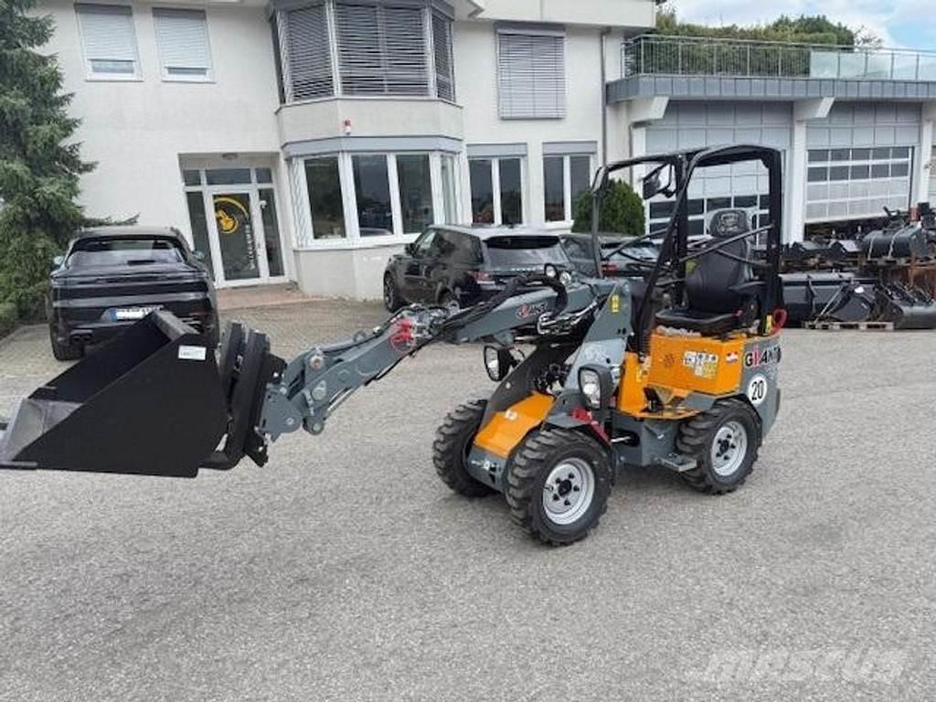 GiANT G1200 Tele Incarcator pe pneuri