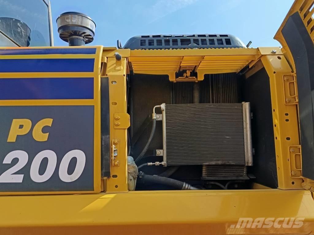 Komatsu PC 200 Excavatoare pe șenile
