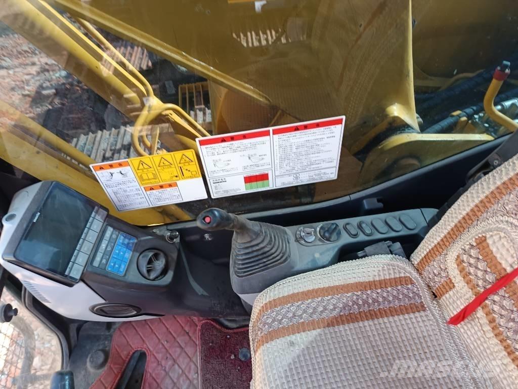 Komatsu PC 200 Excavatoare pe șenile
