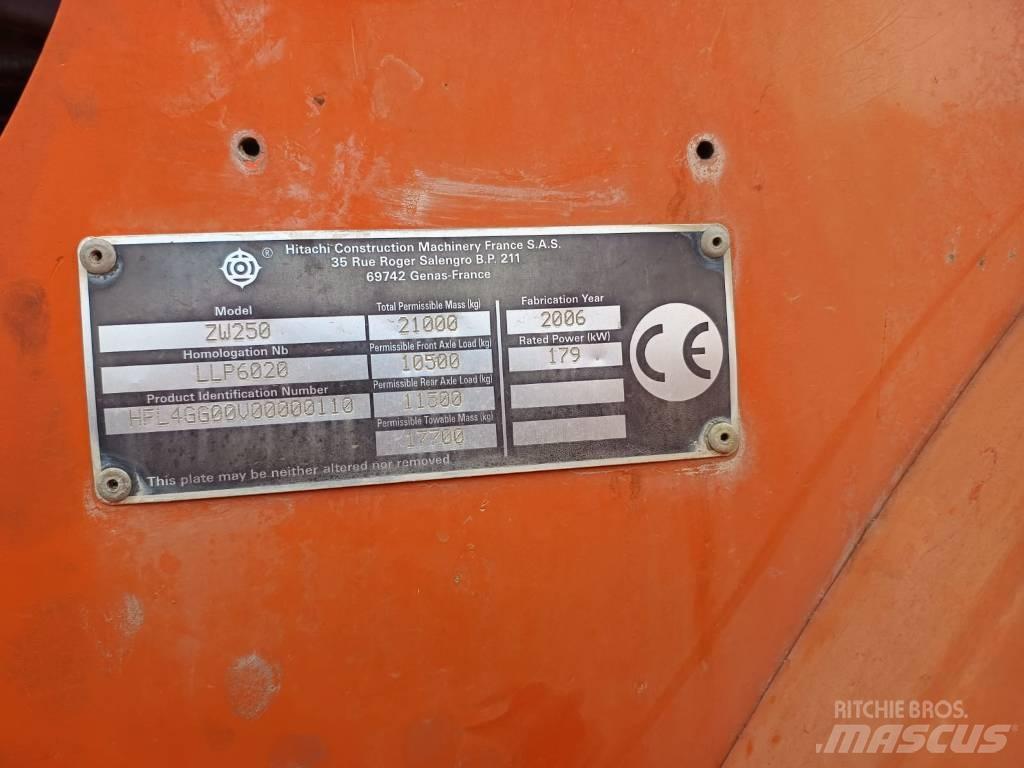 Hitachi ZW 250 Incarcator pe pneuri