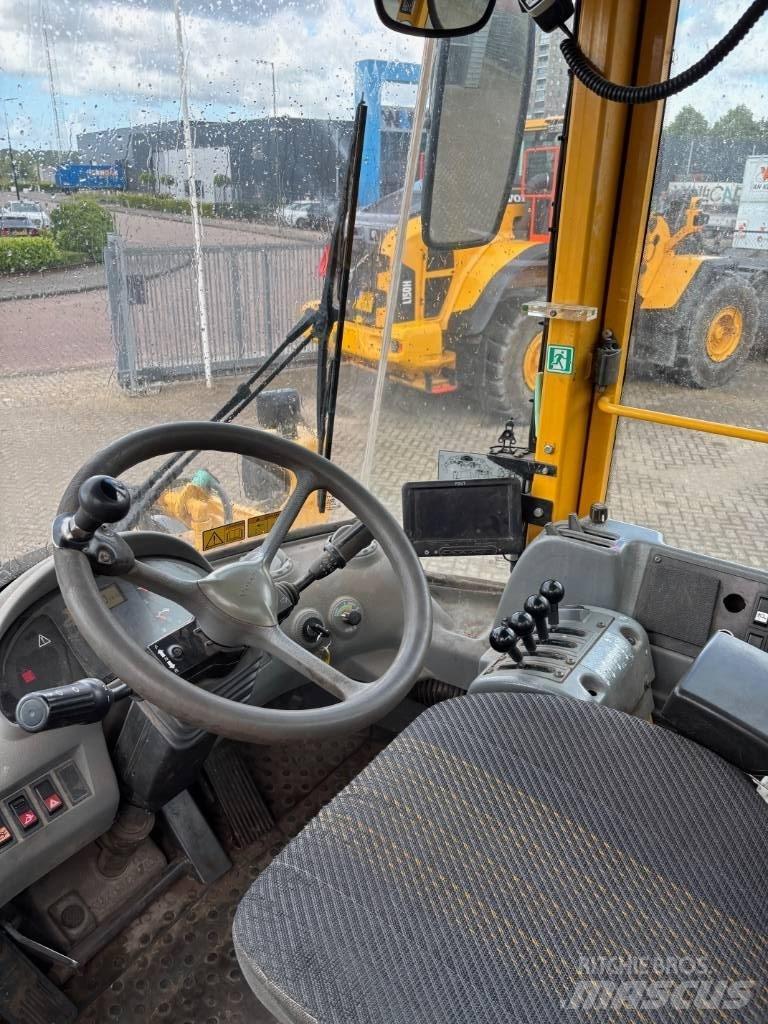 Volvo L 90 E Incarcator pe pneuri