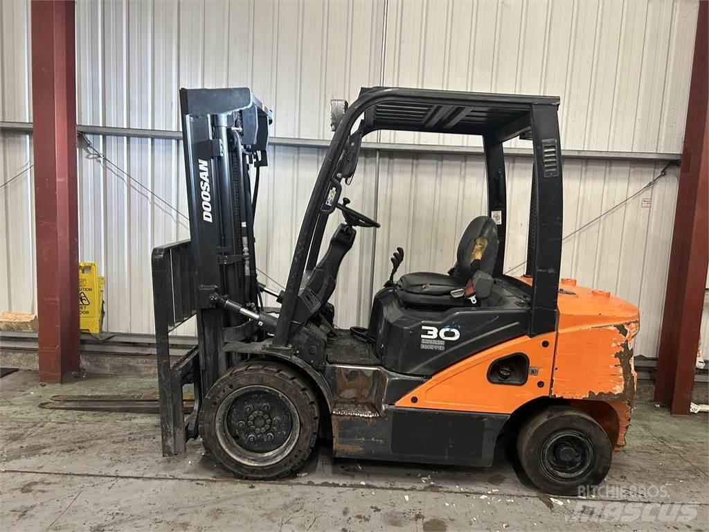 Doosan D30S-5 Stivuitor diesel