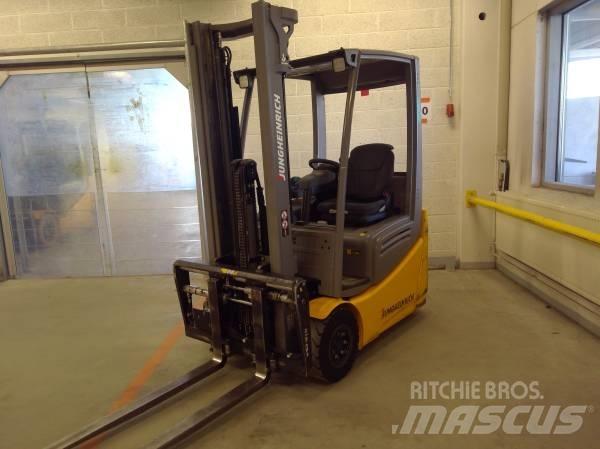 Jungheinrich EFG 215 Stivuitor electric
