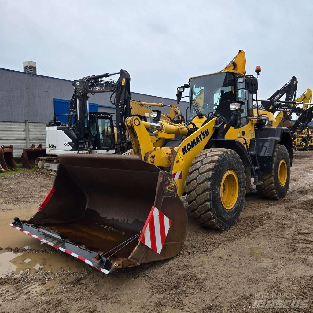 Komatsu WA320-8 Incarcator pe pneuri